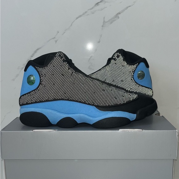 Air Jordan 13 - Picture 2 of 7